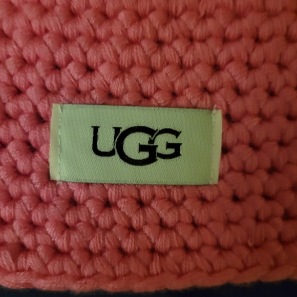 Ugg beanie - Picture 2 of 2
